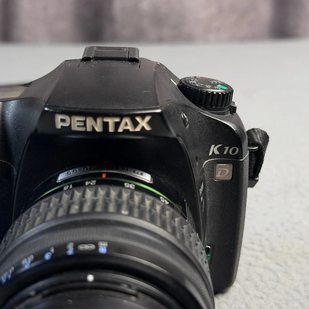 Pentax K10D DSLR Camera Black SMC Pentax DA 18-55mm Lens Battery Charger Case